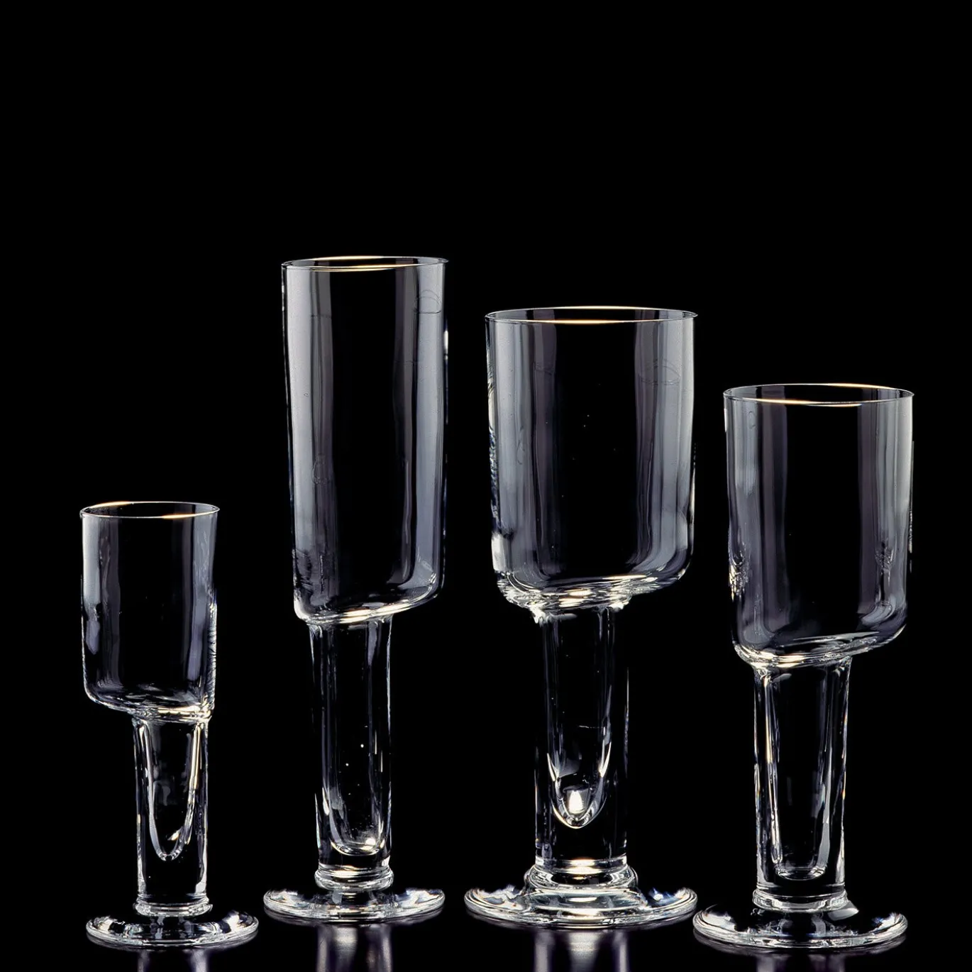 Bicchiere da vino asimmetrico