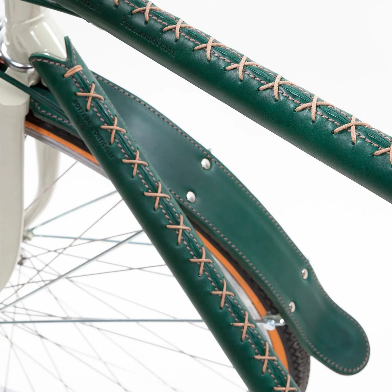 Bicicletta da uomo rivestita in pelle Tabacco e Verde