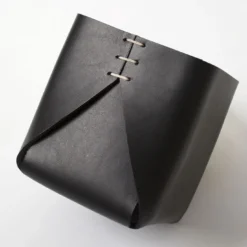 Cestino Regular Cubic nero di Oscar Maschera