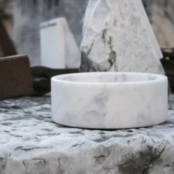 Ciotola moderna in marmo bianco di Carrara