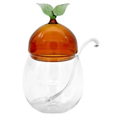 Contenitore per marmellata con dettaglio di foglie