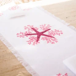 Corallo Rosa Runner bianco con frange