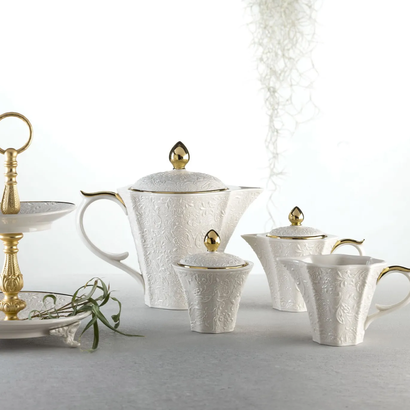 Damasco Caraffa da latte bianca e oro