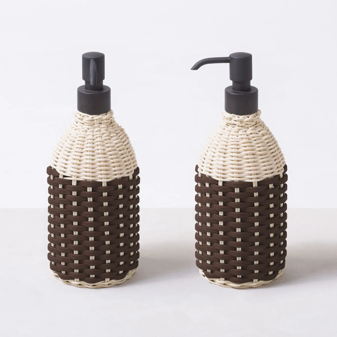 Dispenser per sapone Rouen Mocha in pelle e rattan