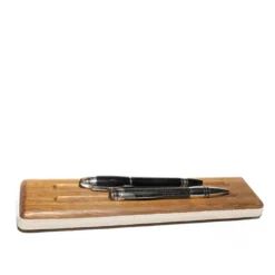 Due portapenne in teak