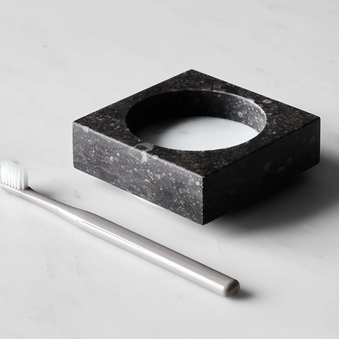Elemento 10 Vide Poche in Marmo Nero