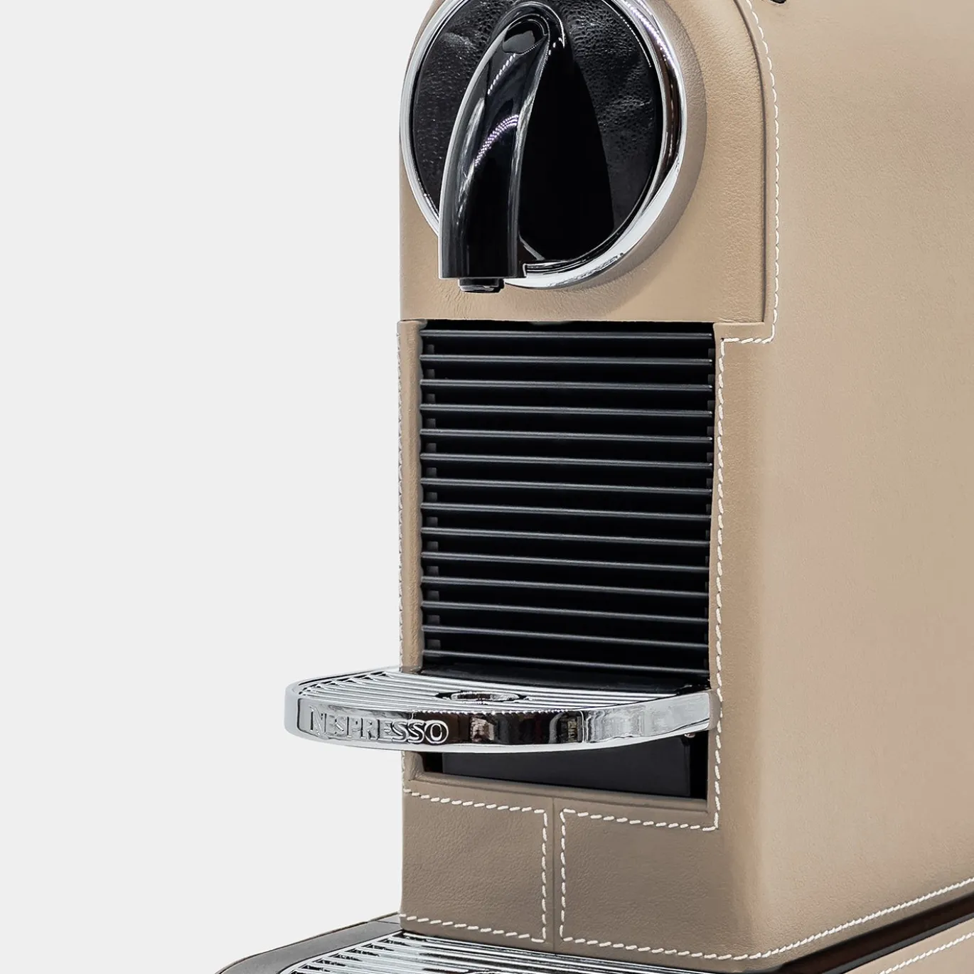 Macchina da caffè Citiz Nespresso in pelle beige