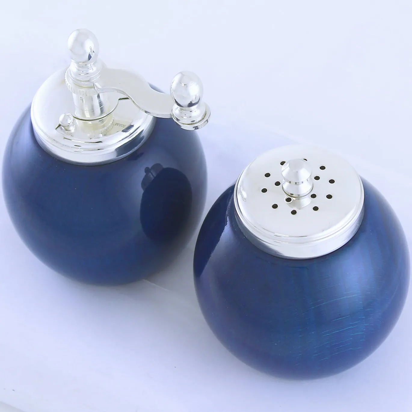 Macinasale e macinapepe in legno blu e ottone argentato