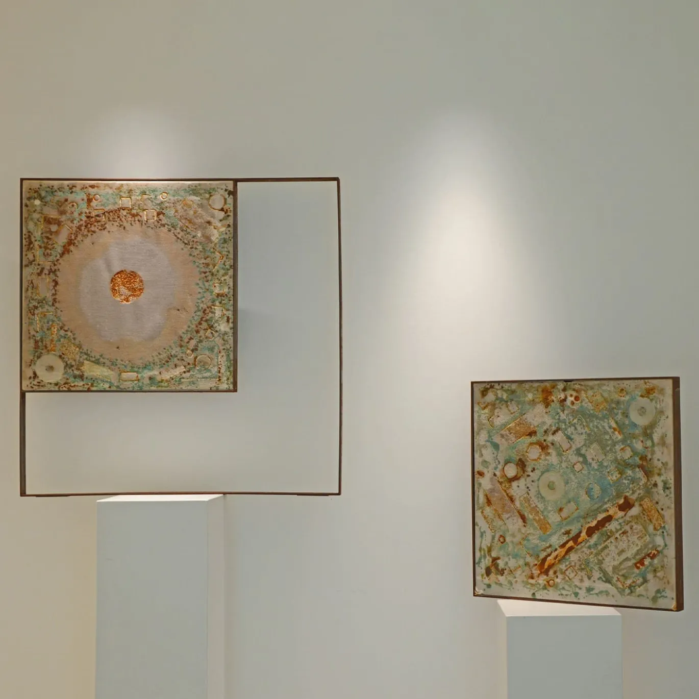 MAPS Quarter by Day su velluto di seta beige