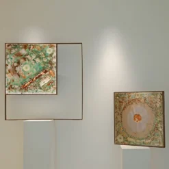 MAPS Square by Day su velluto di seta beige