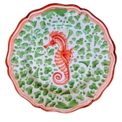 Menagerie D'Été Piatto in ceramica a forma di cavalluccio marino dipinto a mano