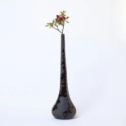 Ombra Stelo Vaso in gres nero con dettagli lucidi