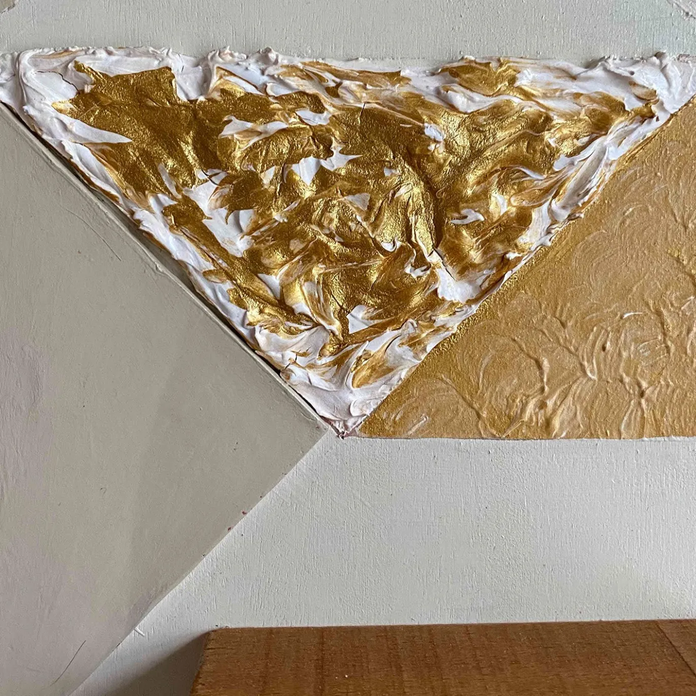 Pannello decorativo e mensola Tempio di Mascia Meccani