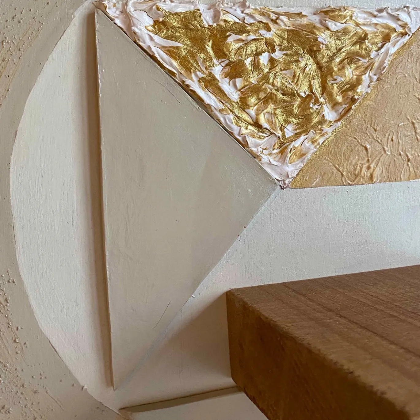 Pannello decorativo e mensola Tempio di Mascia Meccani