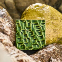 Piastrella Mino in ceramica verde foresta