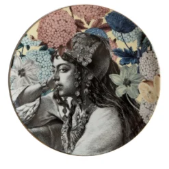 Piatto da portata in porcellana del Cairo con volto di donna e fiori #6