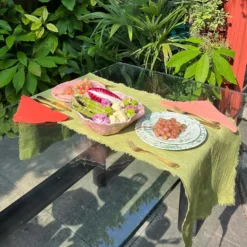 Piatto di frutta verde screziato alle erbe
