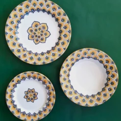 Piatto fondo con piume di pavone giallo