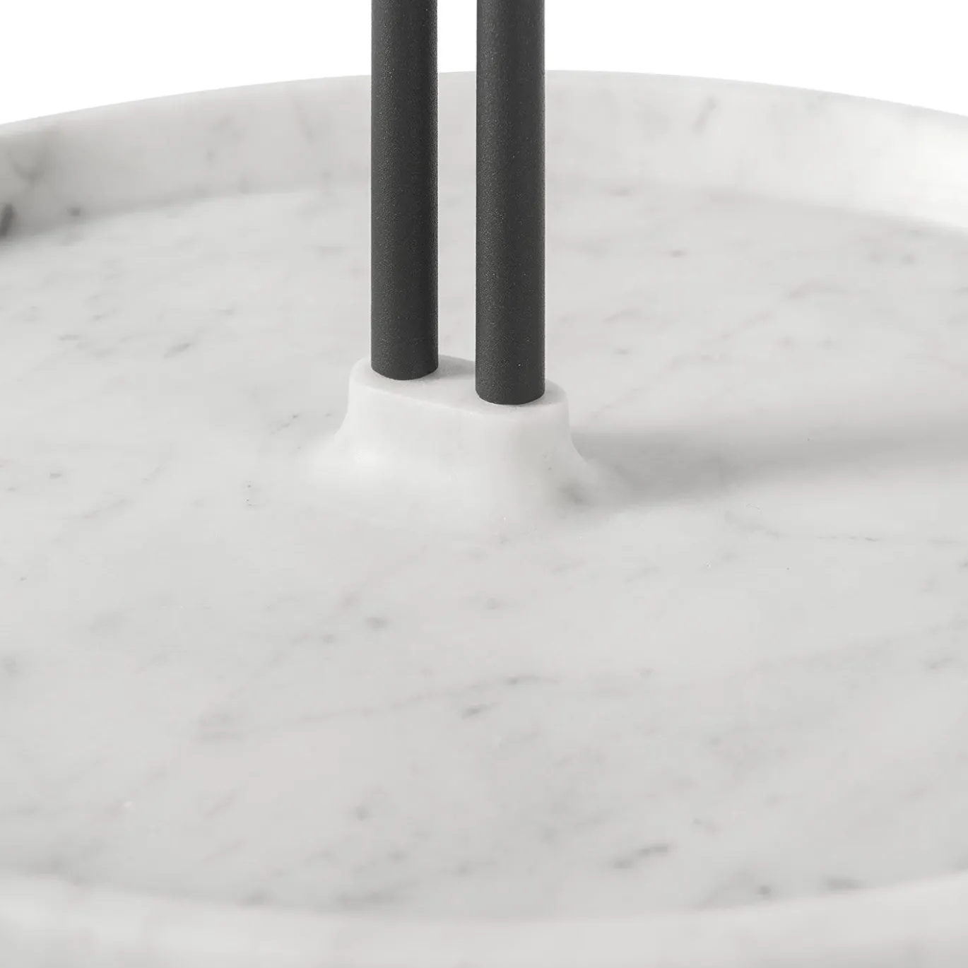 Portaombrelli Pietra L07 in marmo Bianco Carrara di Piero Lissoni