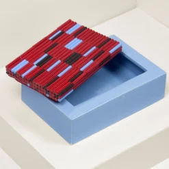 Scatola in ceramica azzurro Triadi e Rivolti con coperchio in mosaico rosso