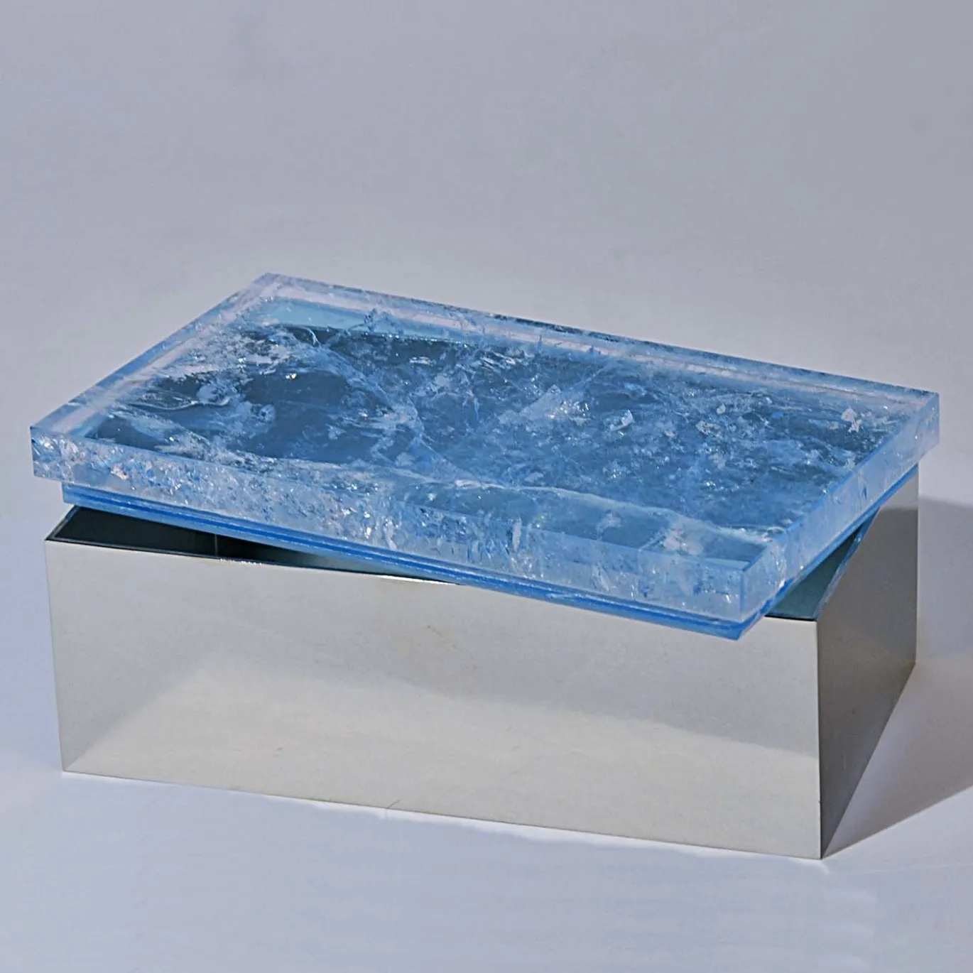 Scatola in ottone con quarzo azzurro