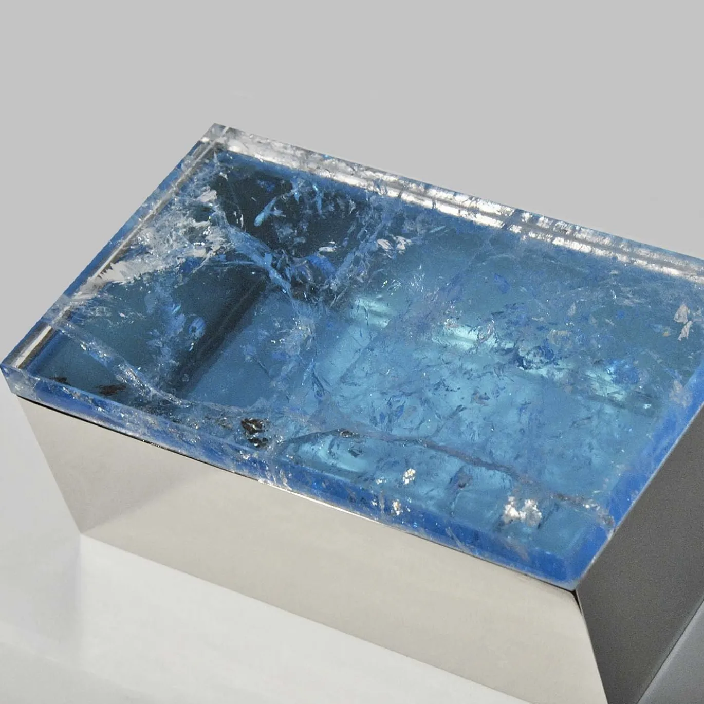 Scatola in ottone con quarzo azzurro