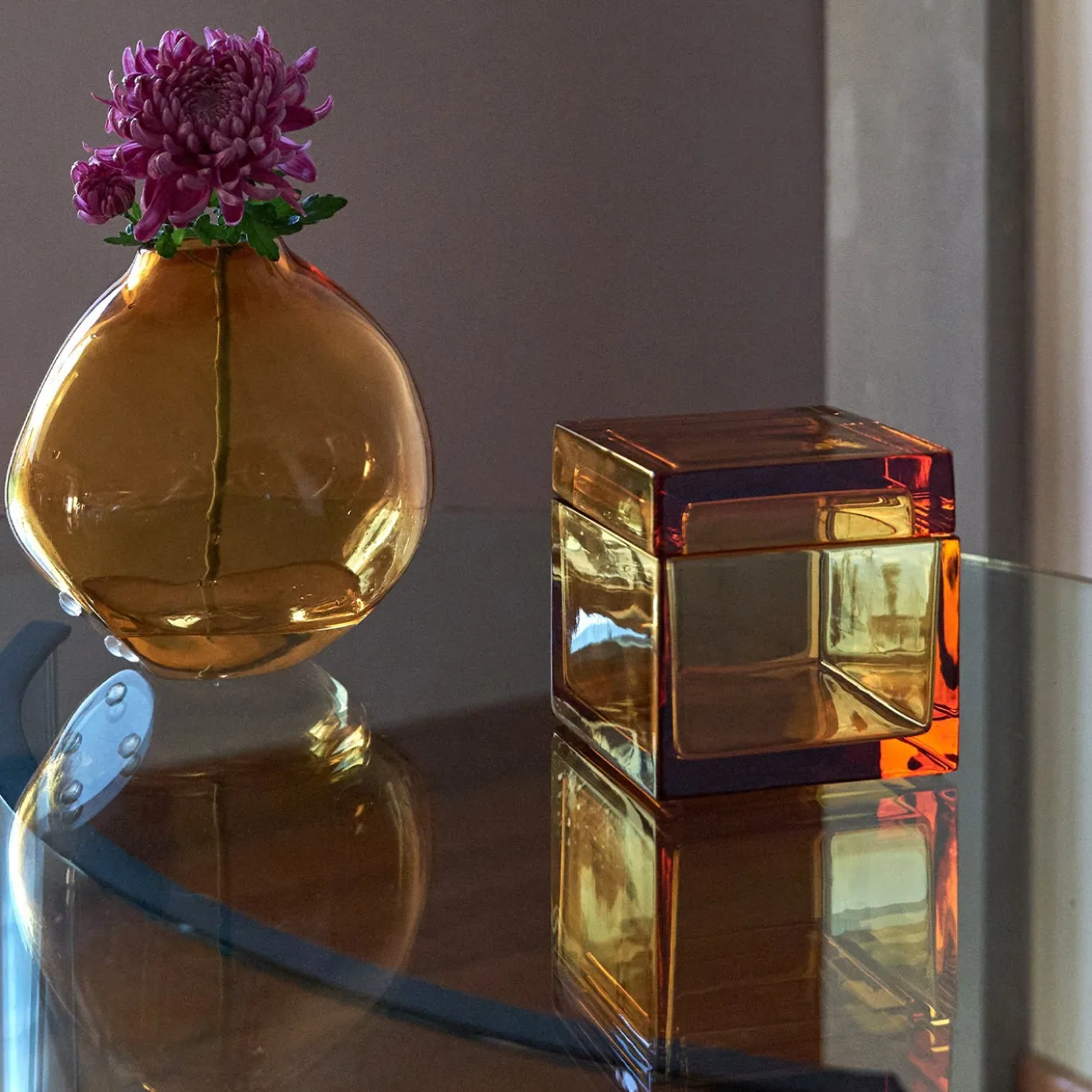Scatola scultorea in cristallo soffiato a mano Palmi Amber