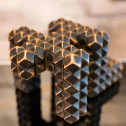 Scultura cubica in Prono brunito