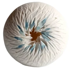 SCULTURA DA PARETE CON RICCI DI MARE - BIANCO E AZZURRO