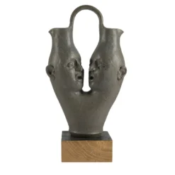 Scultura Dialogo in gres smaltato bruno