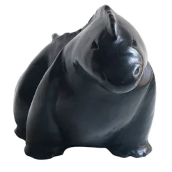 Scultura di iguana nera