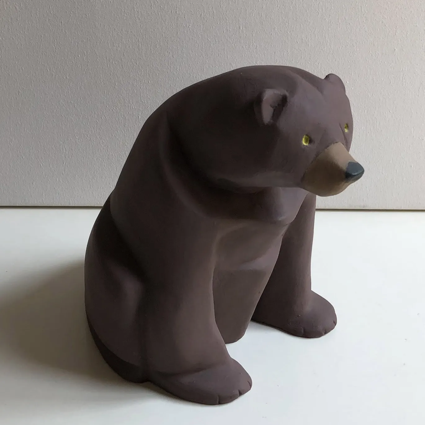 Scultura di orso bruno
