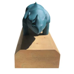 Scultura di rinoceronte preistorico