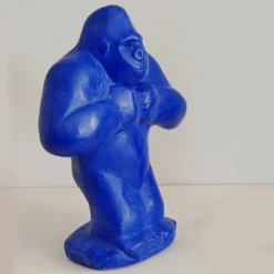 Scultura Gorilla in Ceramica Blu Elettrico