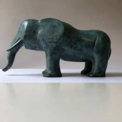 Scultura in bronzo di elefante africano