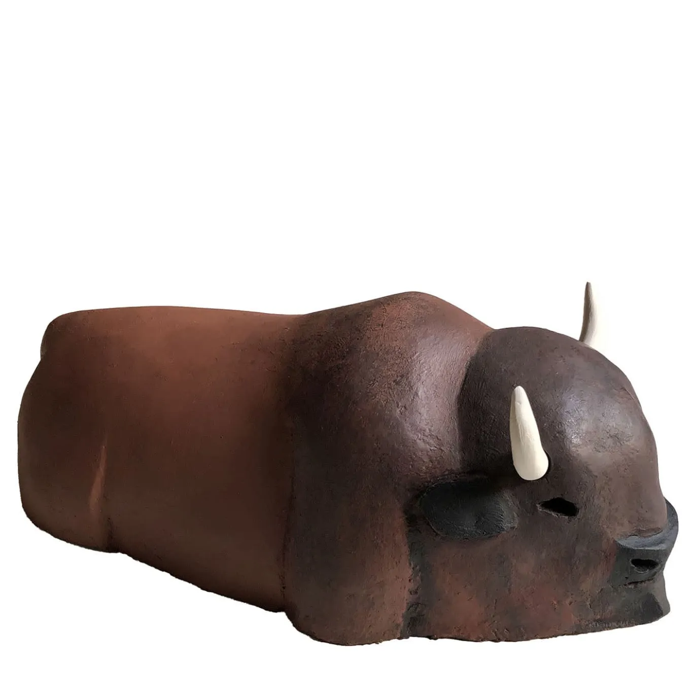 Scultura in ceramica di bufalo americano