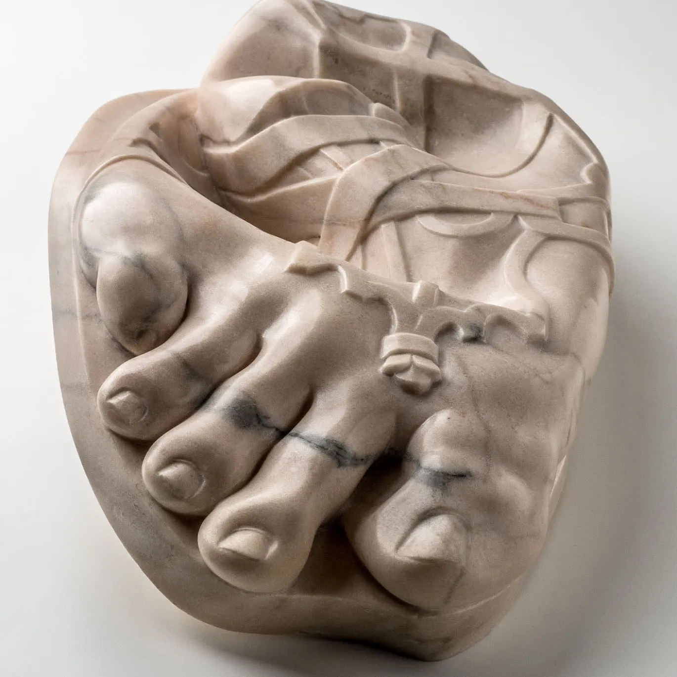 Scultura in gomma del piede di Hermes