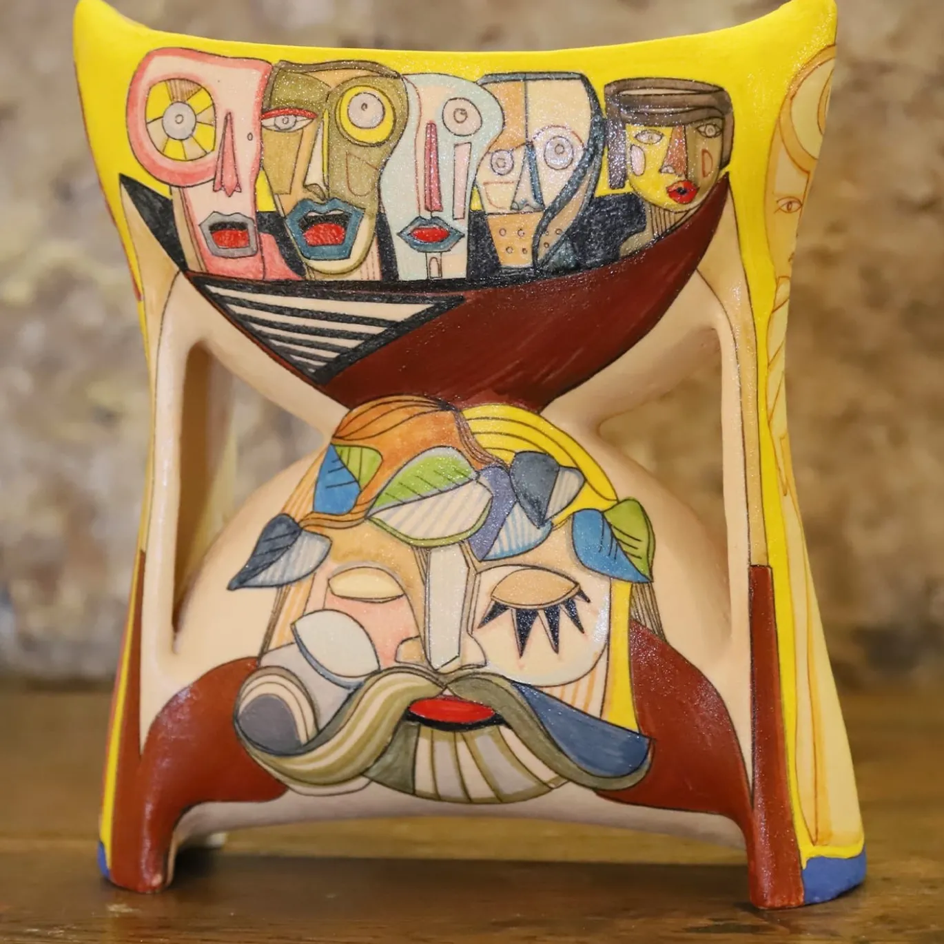 Scultura in maiolica Migranti