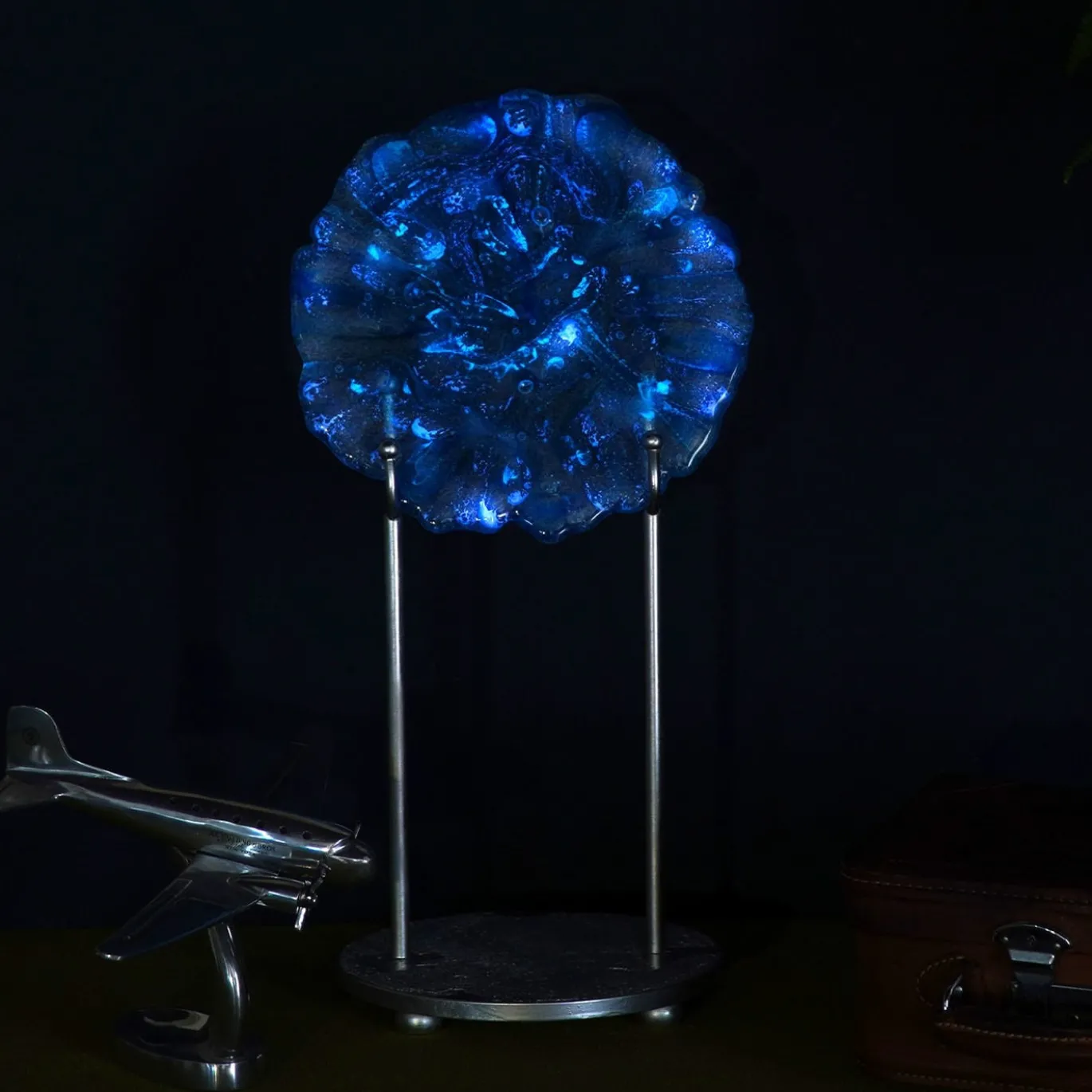 Scultura in vetro blu Frammenti cosmici