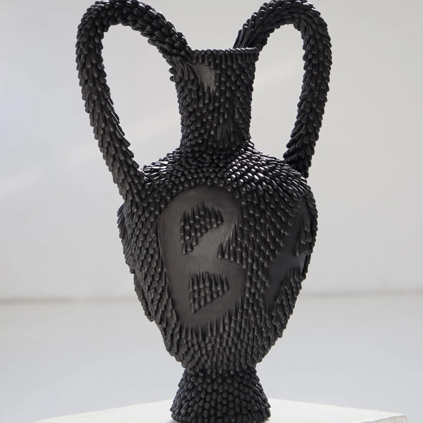 Scultura La Grande Indigestion Bang LGI#05 in grès nero