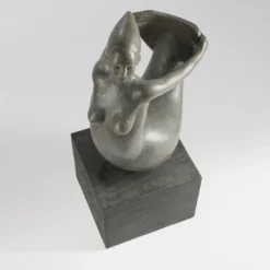 Scultura Partenope in gres smaltato bruno