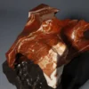 Scultura The Kiss in marmo rosso e nero