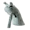 Scultura The leaning outcast