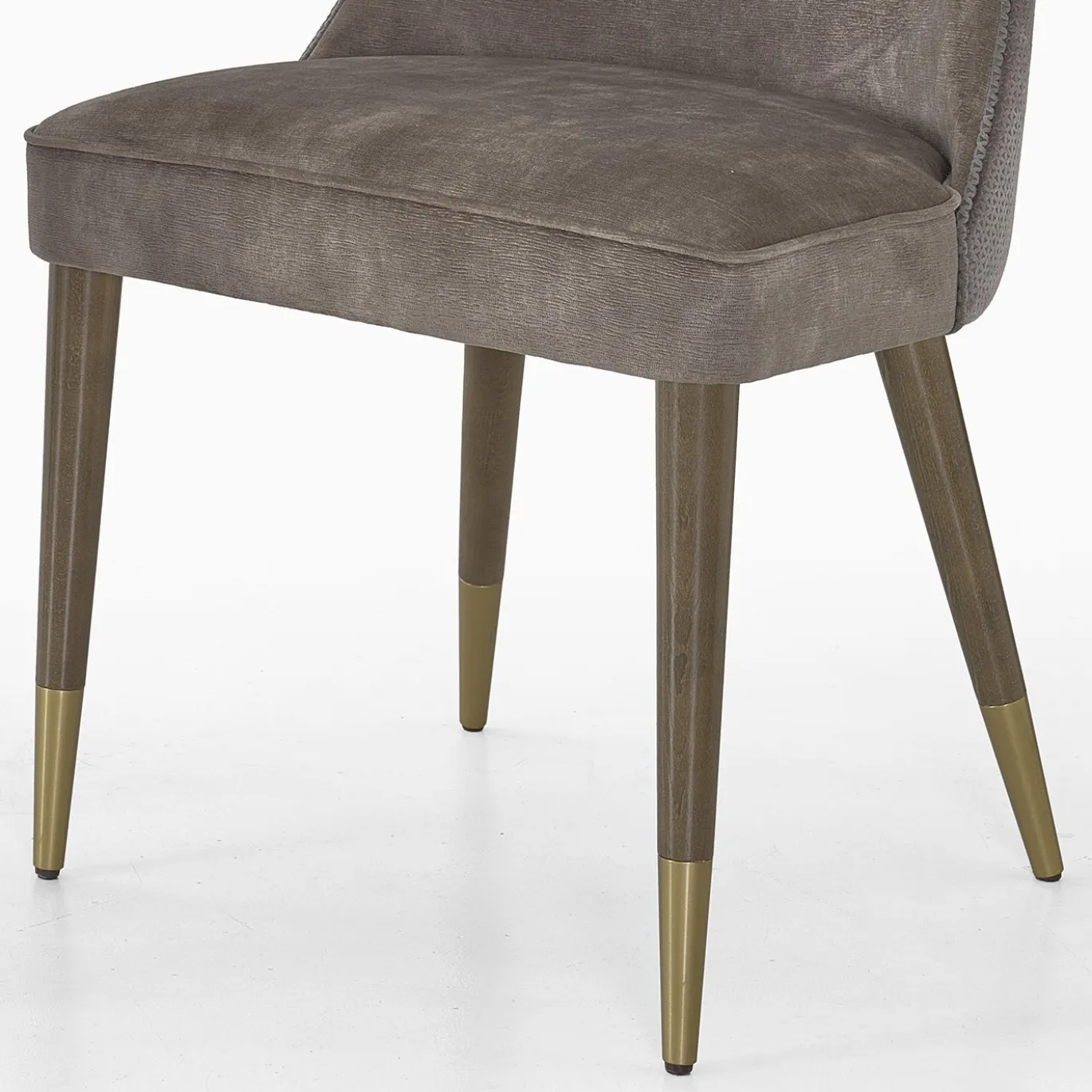Sedia Hampton taupe con piedini in metallo