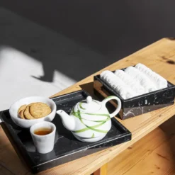 Set composto da un vassoio e una scatola in marmo nero Marquina
