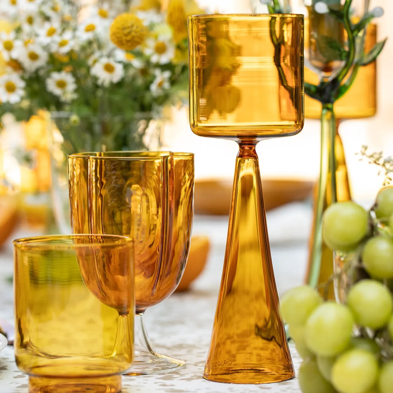 Set di 4 bicchieri da vino a petali color ambra