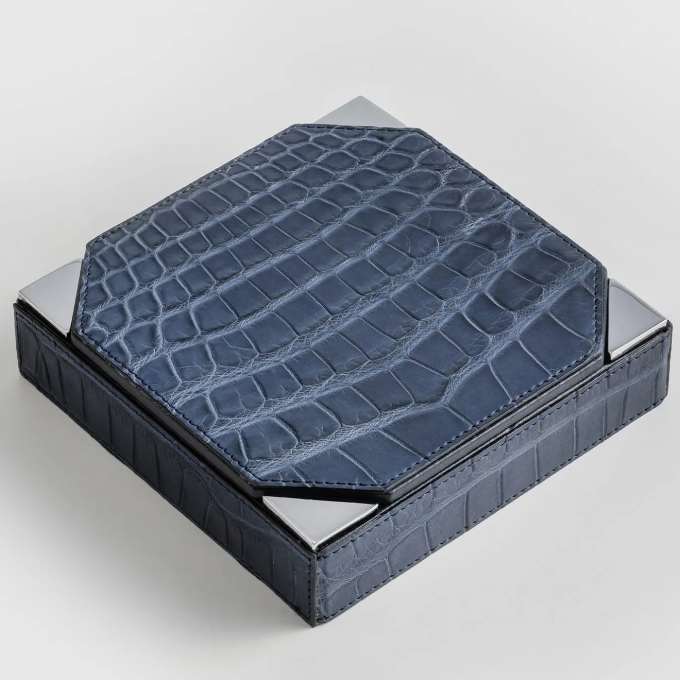 Set di gioco della dama in pelle blu