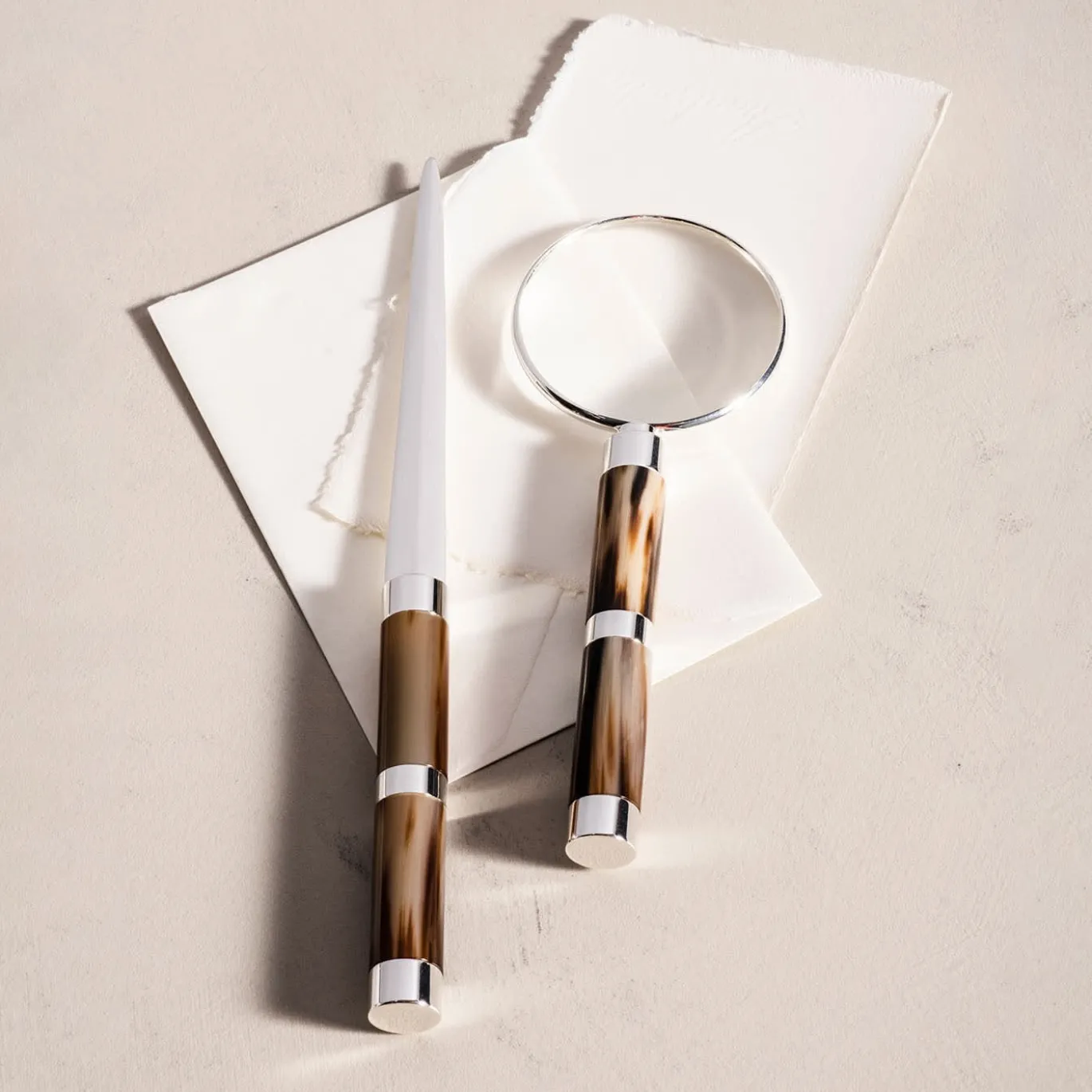 Set di lenti d'ingrandimento e tagliacarte