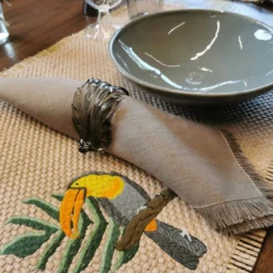 Set di 4 lussuosi tovaglioli di puro lino Taupe con frange a mano