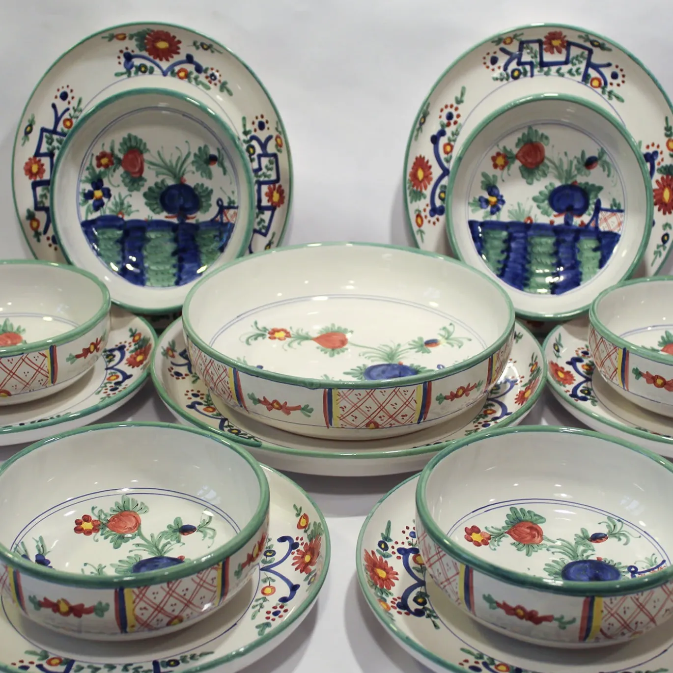 Set di 6 piatti da portata e 6 piatti da pranzo Garofano di Lorenza Adami